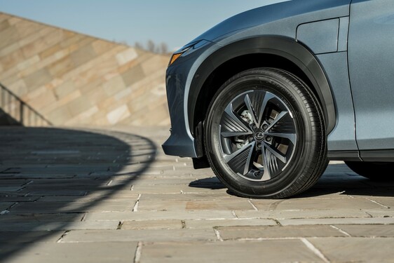 Lexus RZ 2023