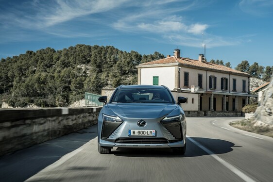 Lexus RZ 2023