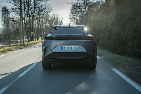 Lexus RZ 2023