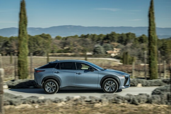 Lexus RZ 2023
