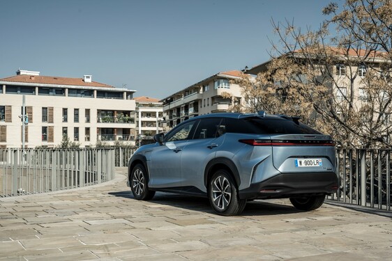 Lexus RZ 2023