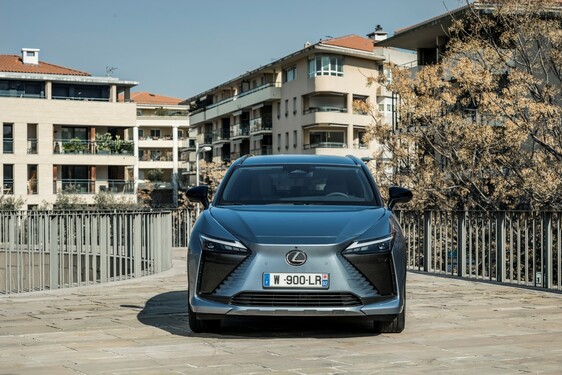 Lexus RZ 2023