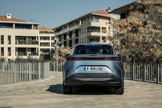 Lexus RZ 2023