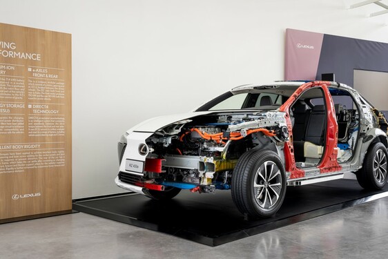 Lexus RZ 2023