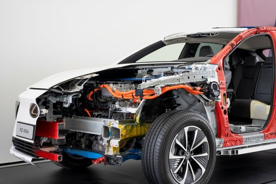 Lexus RZ 2023
