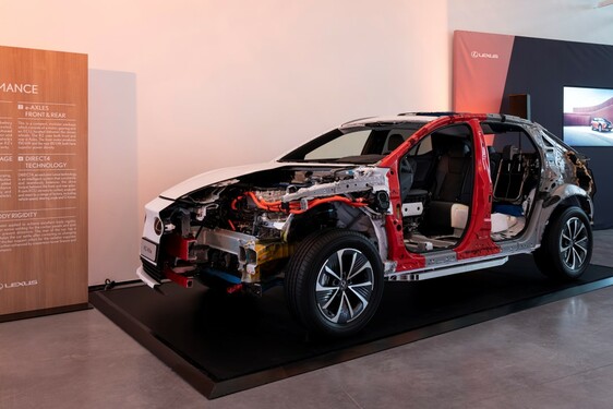 Lexus RZ 2023