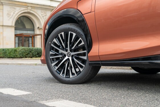 Lexus RZ 2023
