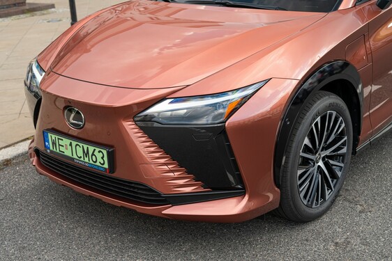 Lexus RZ 2023