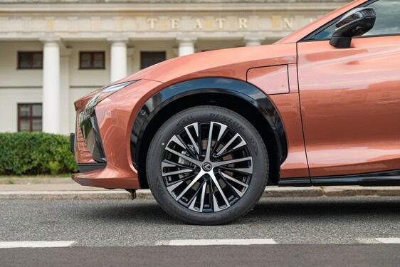 Lexus RZ 2023