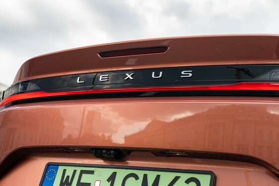 Lexus RZ 2023