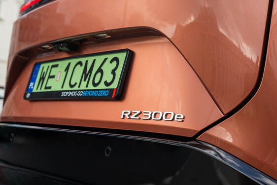 Lexus RZ 2023
