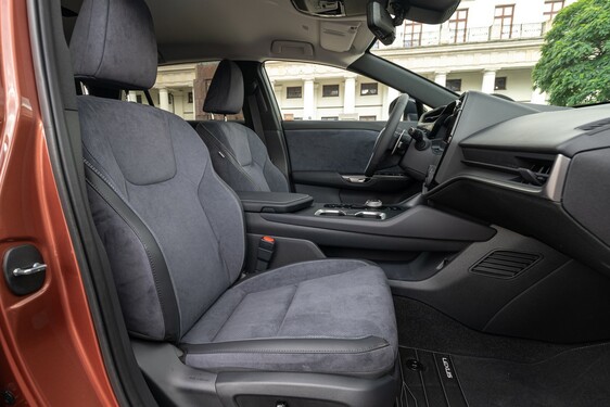 Lexus RZ 2023