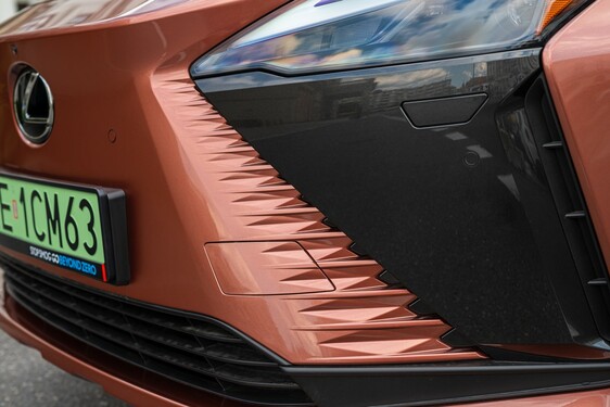 Lexus RZ 2023