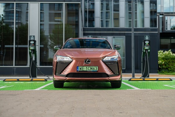 Lexus RZ 2023