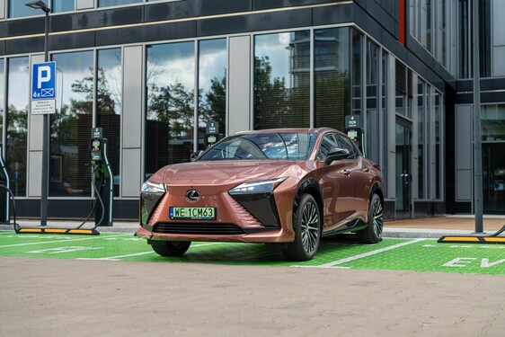 Lexus RZ 2023