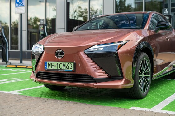 Lexus RZ 2023