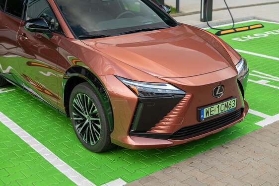 Lexus RZ 2023