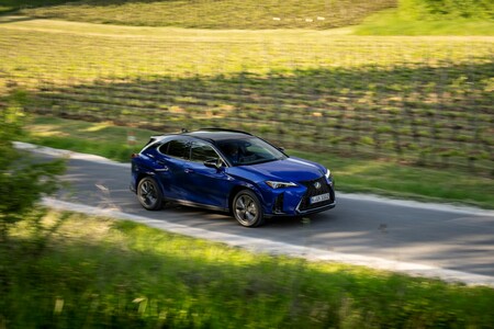 CO DRUGI LEXUS SPRZEDAWANY NA ŚWIECIE MA ZELEKTRYFIKOWANY NAPĘD