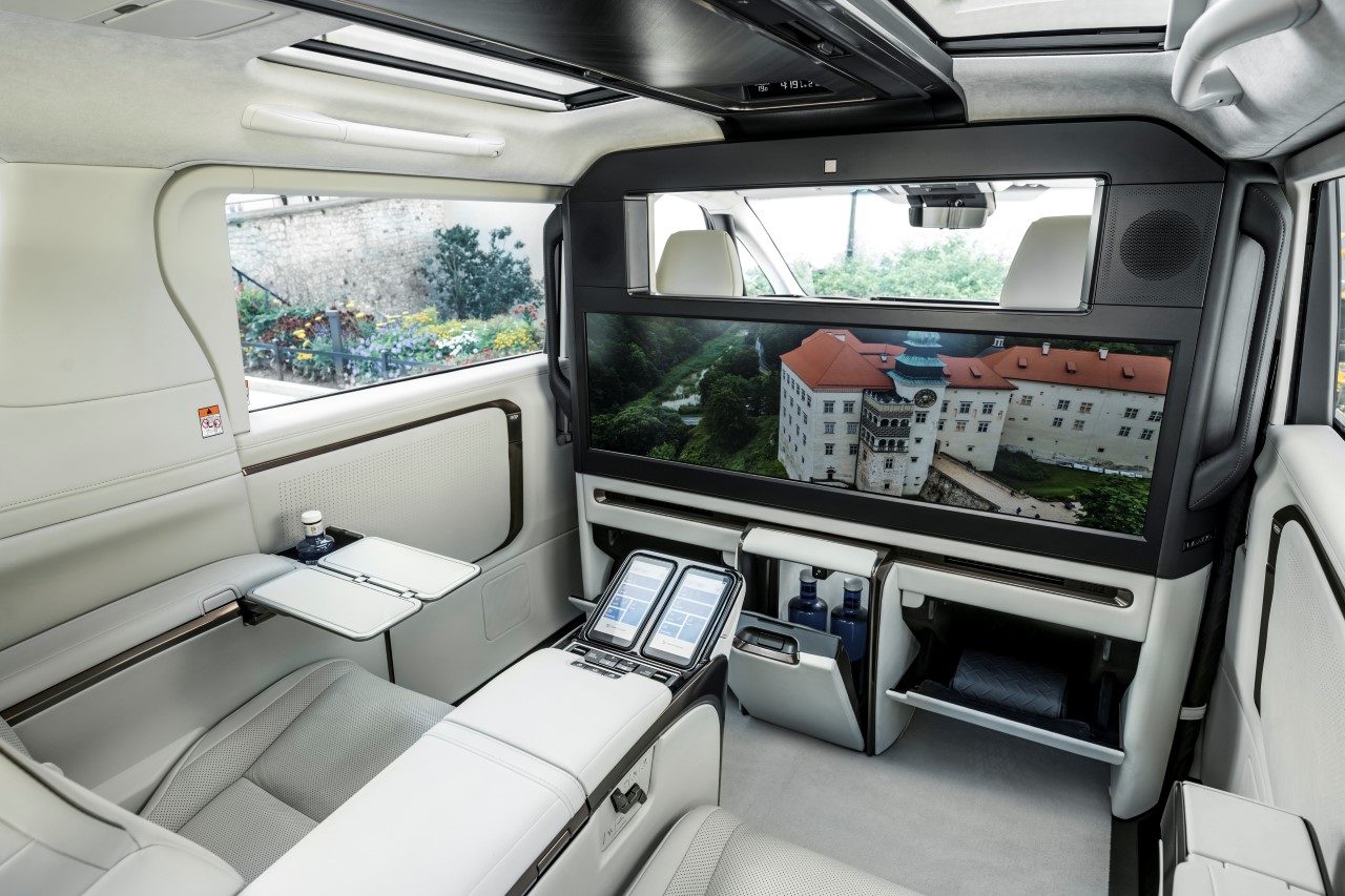 ROK OD PREMIERY NOWEGO LEXUSA LM. W POLSCE NAJCZĘŚCIEJ WYBIERANA JEST WERSJA 7-OSOBOWA