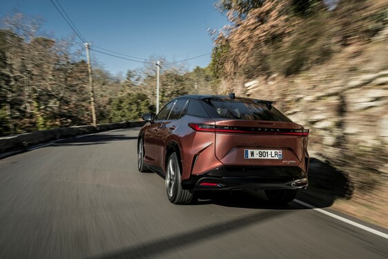 Lexus RZ 2023