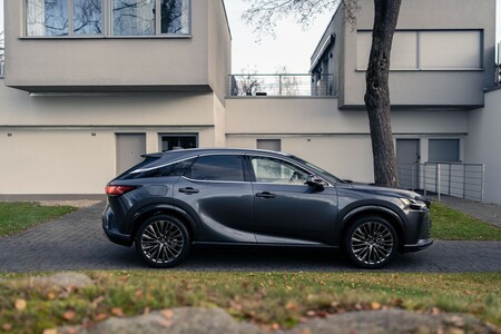 UX 250h NAJPOPULARNIEJSZYM LEXUSEM W KINTO ONE