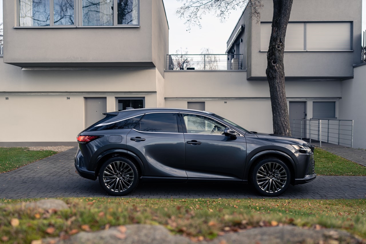 UX 250h NAJPOPULARNIEJSZYM LEXUSEM W KINTO ONE