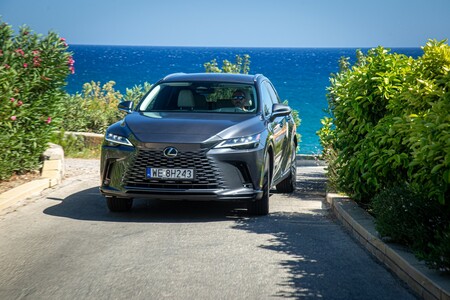 LEXUS RX Z NISKĄ DOPŁATĄ DO DYNAMICZNEJ I WYDAJNEJ HYBRYDY PLUG-IN