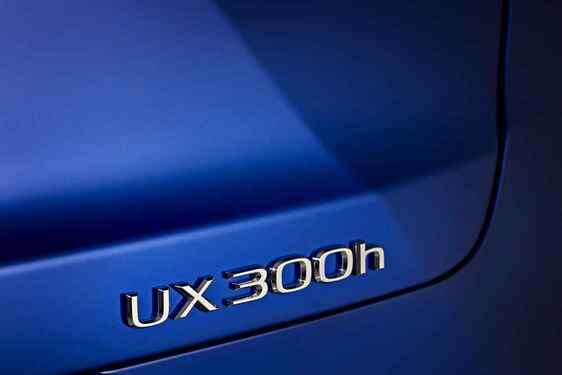 Lexus UX 2024