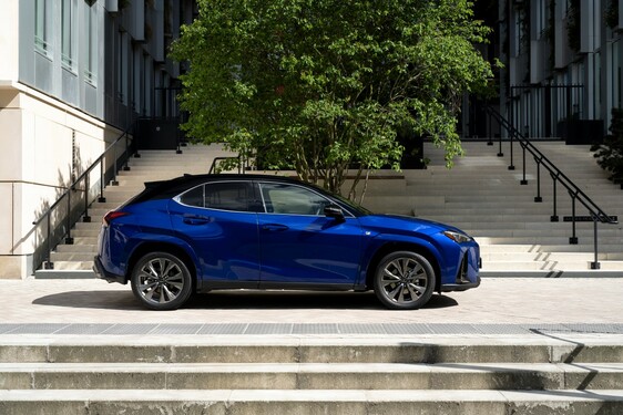 Lexus UX 2024
