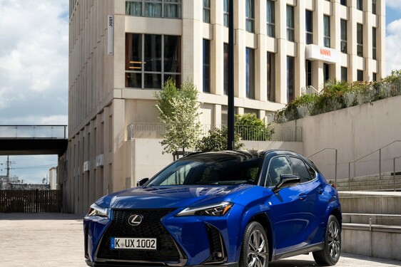 Lexus UX 2024