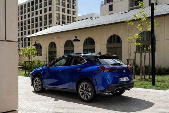Lexus UX 2024