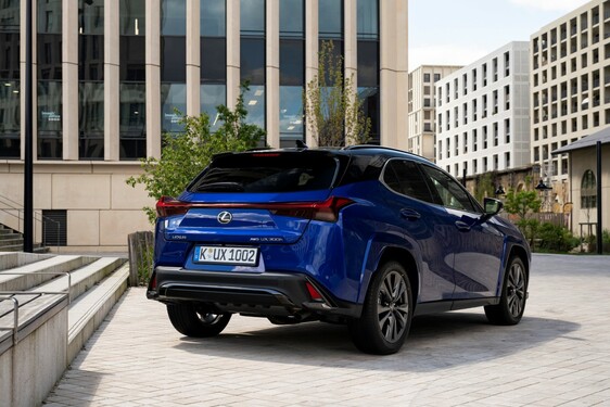 Lexus UX 2024
