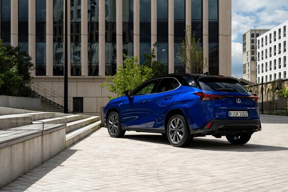 Lexus UX 2024