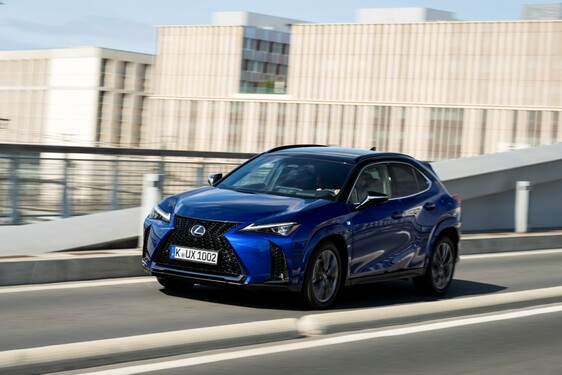 Lexus UX 2024