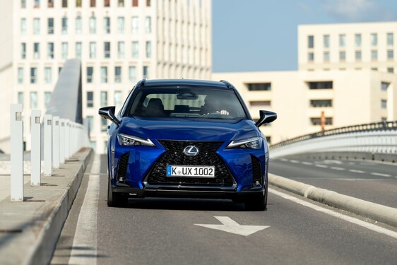 Lexus UX 2024