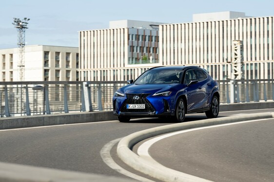 Lexus UX 2024