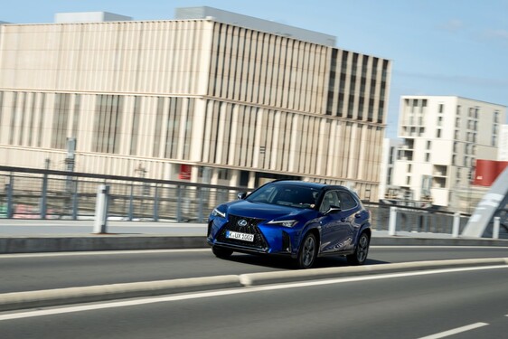 Lexus UX 2024