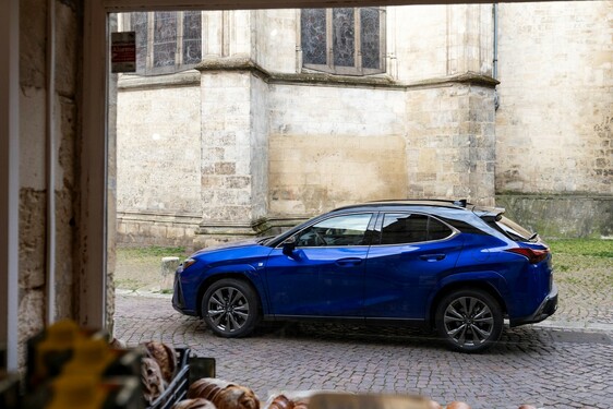 Lexus UX 2024
