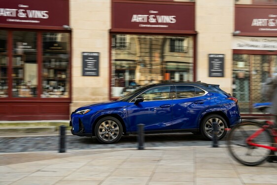 Lexus UX 2024