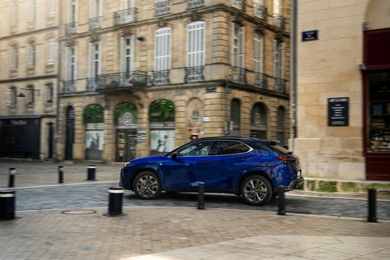 Lexus UX 2024