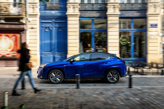 Lexus UX 2024