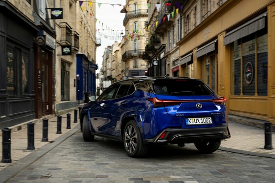 Lexus UX 2024