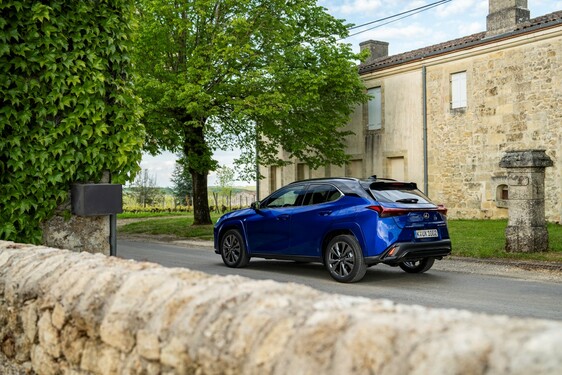 Lexus UX 2024