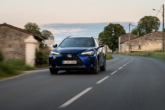 Lexus UX 2024