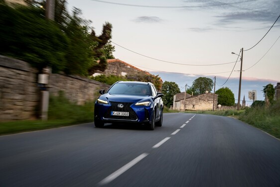 Lexus UX 2024