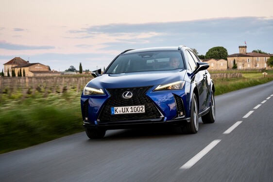 Lexus UX 2024