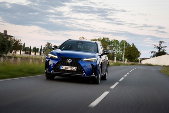 Lexus UX 2024