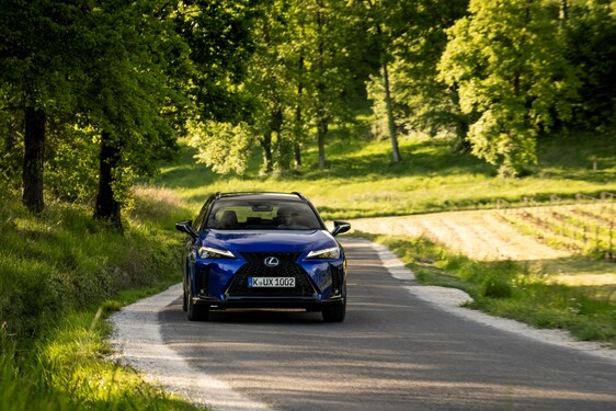 Lexus UX 2024