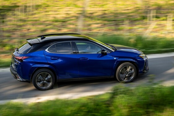 Lexus UX 2024