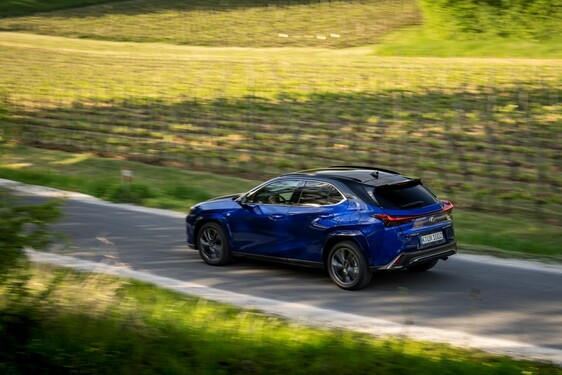 Lexus UX 2024